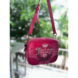 NWT JUICY COUTURE DARK PINK DIAMOND HERITAGE CROSSBODY BAG VELOUR PURSE